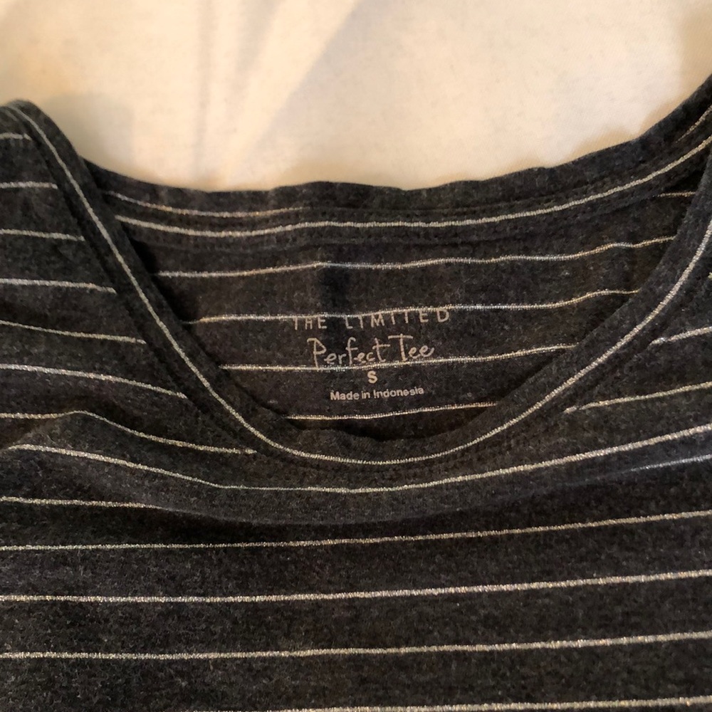 🛍 DONATED TheLimited | Perfect Tee Long Sleeve - Picture 3 of 5